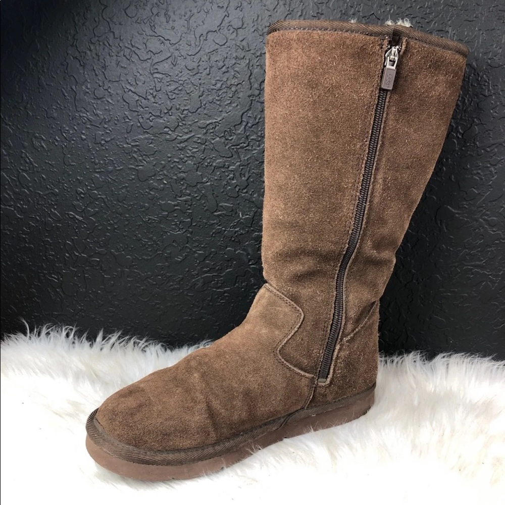 UGG BOOTS AUTHENTIC size 8 tall - Picture 2 of 3